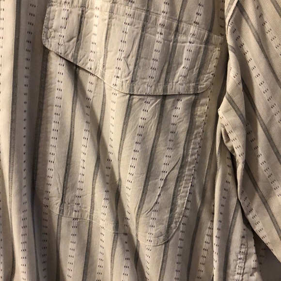 Georgio Armani Finely textured/embroidered shirt. - Picture 2 of 5